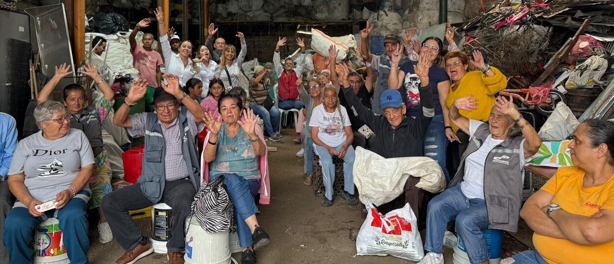 SOMOS MÁS QUE  RECICLAJE...